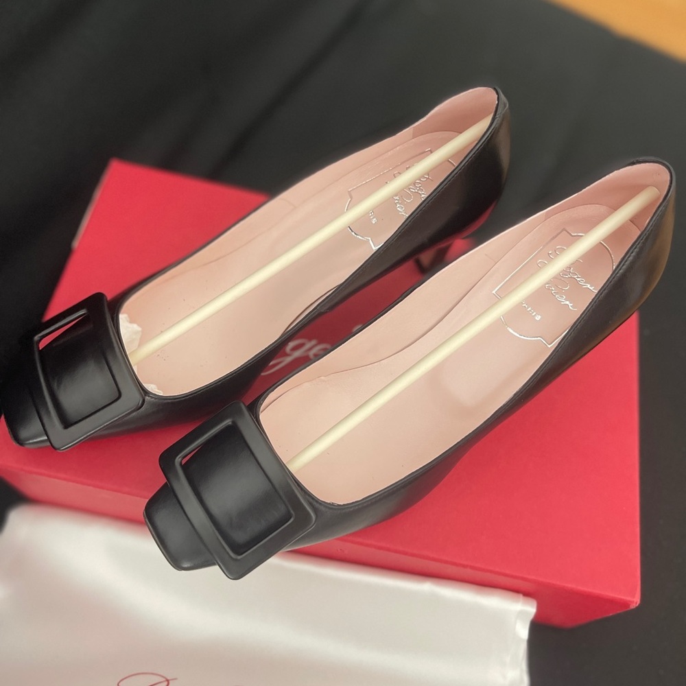 Brand new Roger Vivier Trompette Covered Buckle Pumps in Leather Black